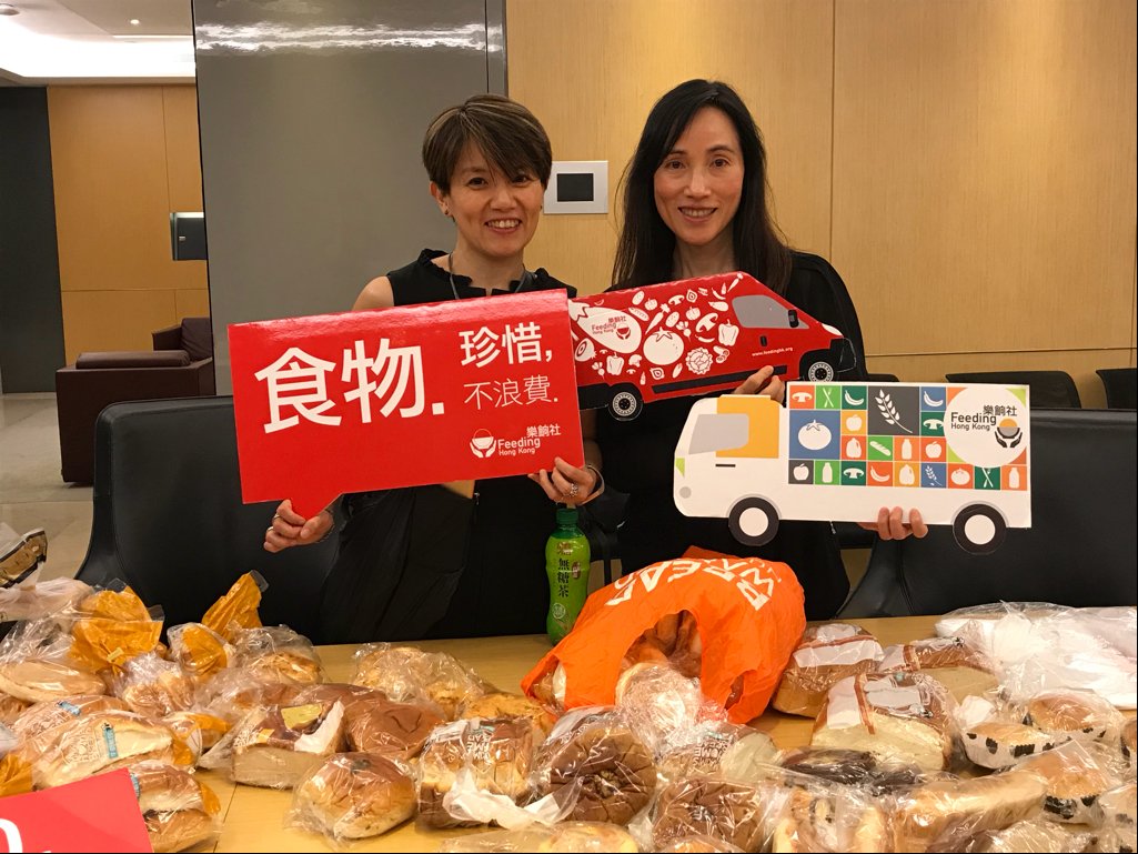 Nomura's tweet image. This summer, our employees and their families joined a #BreadRun for @FeedingHK to help reduce food waste and fight hunger. A total of 553 pieces of bread were collected and distributed to six local charities! #CSR