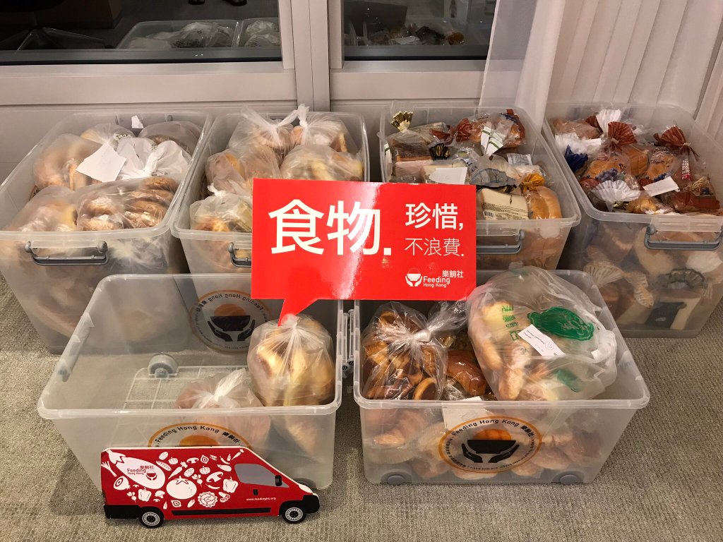 Nomura's tweet image. This summer, our employees and their families joined a #BreadRun for @FeedingHK to help reduce food waste and fight hunger. A total of 553 pieces of bread were collected and distributed to six local charities! #CSR