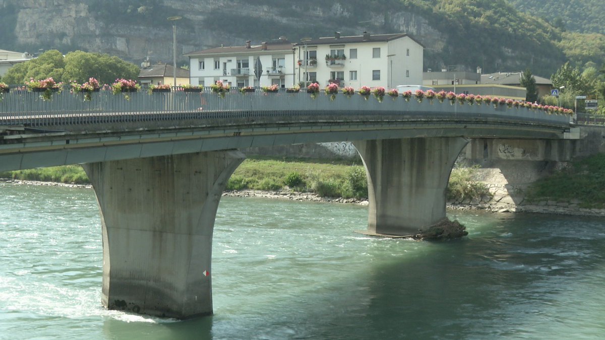 TgrRaiTrentino's tweet photo. Per monitorare la stabilità di ponti e viadotti (oltre mille in provincia) attivo in Trentino dal 2002 il sistema BMS (Bridge Management System). Collaborazione Università-Provincia https://t.co/aGnQ2WdHld