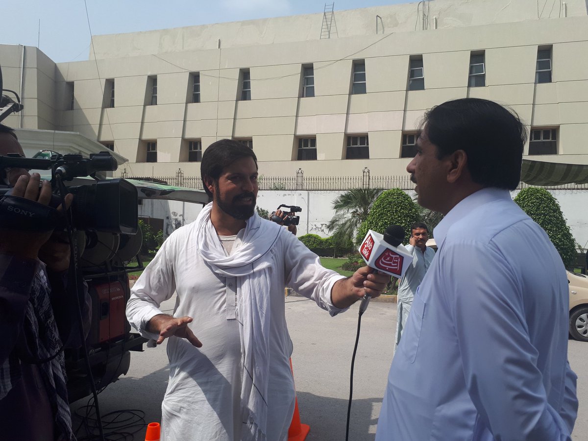 IftikharAliPTI's tweet photo. پشاور : رُکن صوبائی اسمبلی افتخار علی مشوانی کا خیبرپختونخواہ اسمبلی میں اے آر وائی ، 92 نیوز چینل ، اب تک سمیت دیگر ٹی وی چینلز کو انٹرویو !!
#KPAssemblySession #MediaTalk https://t.co/9lUUGyYDXJ