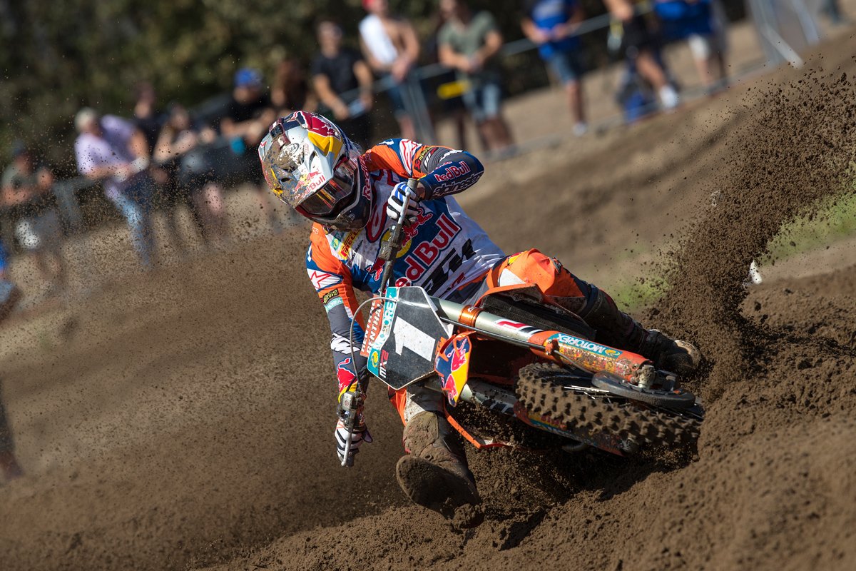 KTM_Racing's tweet image. This guy @PaulsJonass41 will be digging deep this weekend in Switzerland to secure his tenth #mx2 podium finish and claw his way back to that red plate #5togo #mxgp #motocross #readytorace