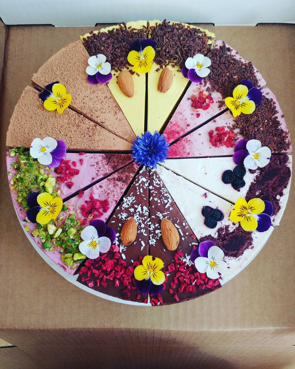 B_Raw_Cakes's tweet photo. Who doesn't need a cake on Wednesday π You can always count on us ππ
#wholesome #rawcake #heartcake #nothingartificialinthese #london #refinedsugarfree #wholefood #plantbased #vegan #glutenfree #dairyfree #coffee #londoneats #vegancake #bestofvegan #coeliac #koshercake https://t.co/0PH1ZZO6Ea