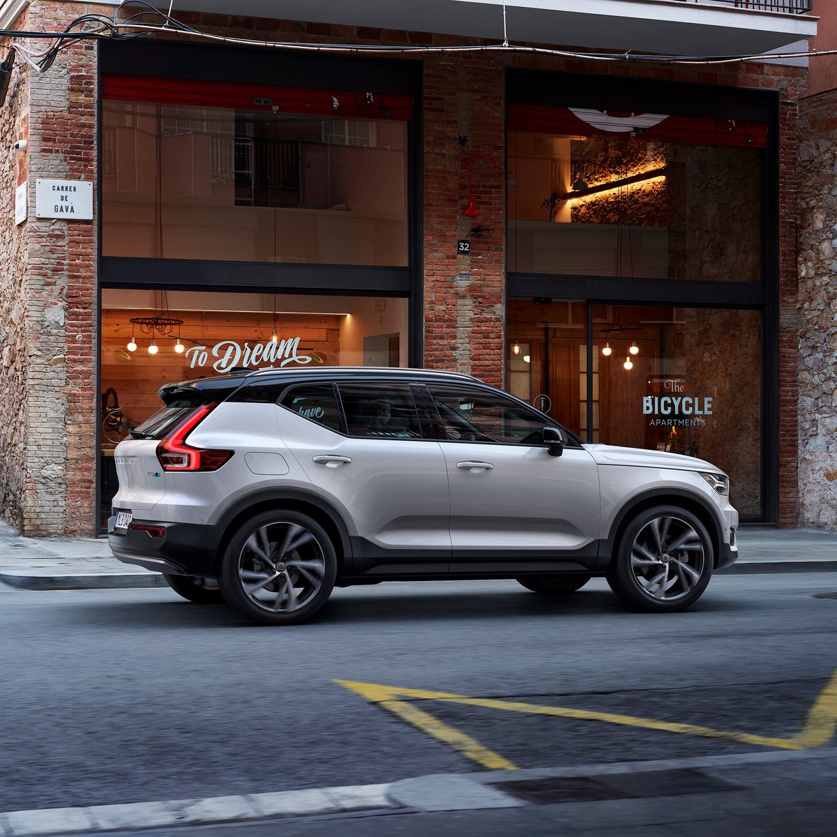 Volvo Cars tweet media
