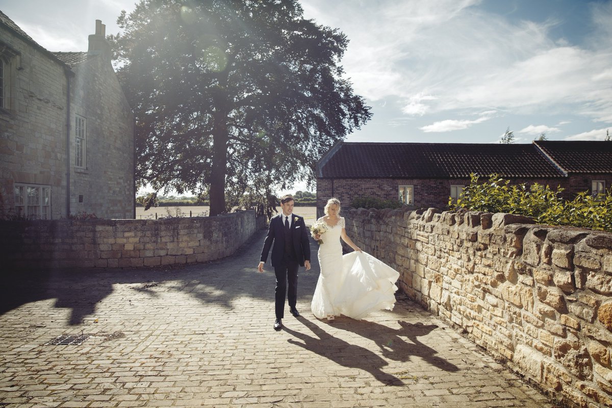 Today's real #wedding is a gorgeous rustic affair at the beautiful <a href="/PrioryCottages/">Priory Cottages</a> #Yorkshire, complete with a lace <a href="/pronovias/">Aria</a> gown, pretty muted blooms and a delicate naked cake: bridesupnorth.com/2018/08/14/nat… Pics <a href="/BethC_Weddings/">Bethany C Weddings</a>
