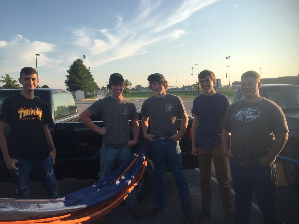 AuburnHSEagles's tweet image. These gentlemen are excited about being back at school. They told me they are so excited they spent the night in the parking lot! #MCPSfirstday
