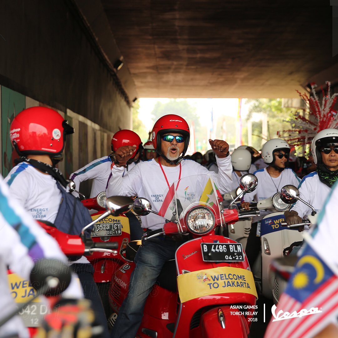 Vespa_IND's tweet photo. Yuk, #BersamaVespa kita dukung Indonesia menjadi tuan rumah #AsianGames2018 ! #VespaIndonesia #EnergyofAsia #TorchRelay2018 https://t.co/2lCcG8HgrC