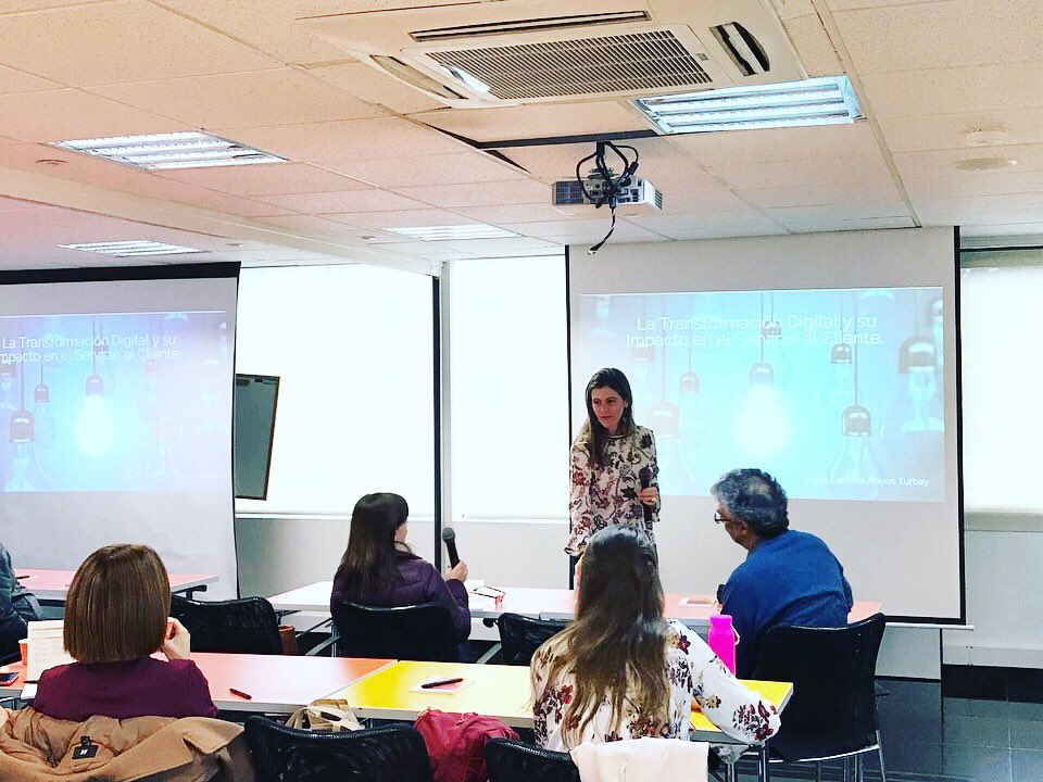 MCarolinaHoyosT's tweet photo. Ayer en taller con funcionarios del @BancoRepublica hablando sobre tendencias digitales. La #TransformaciónDigital logra a través de una visión digital alienar a las organizaciones para poder cumplir con este desafío. #CulturaDigital #AldeaLab @PwC_Colombia https://t.co/0bF1o89zxh