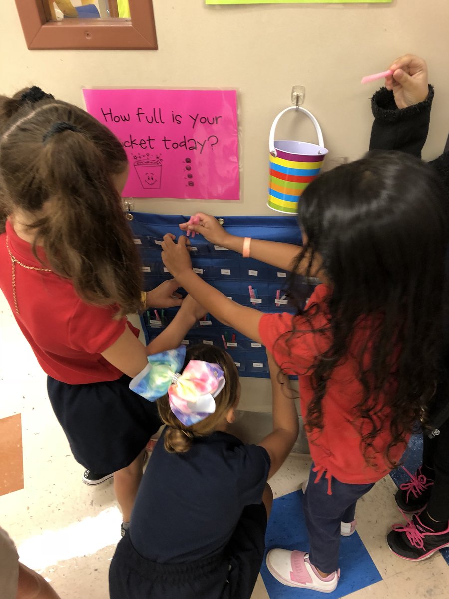 MrsSWoodbridge's tweet photo. Daily check-in on how we’re feeling! How full is your bucket today? 😄 @WoodbridgeElem https://t.co/50eiRK0zdx