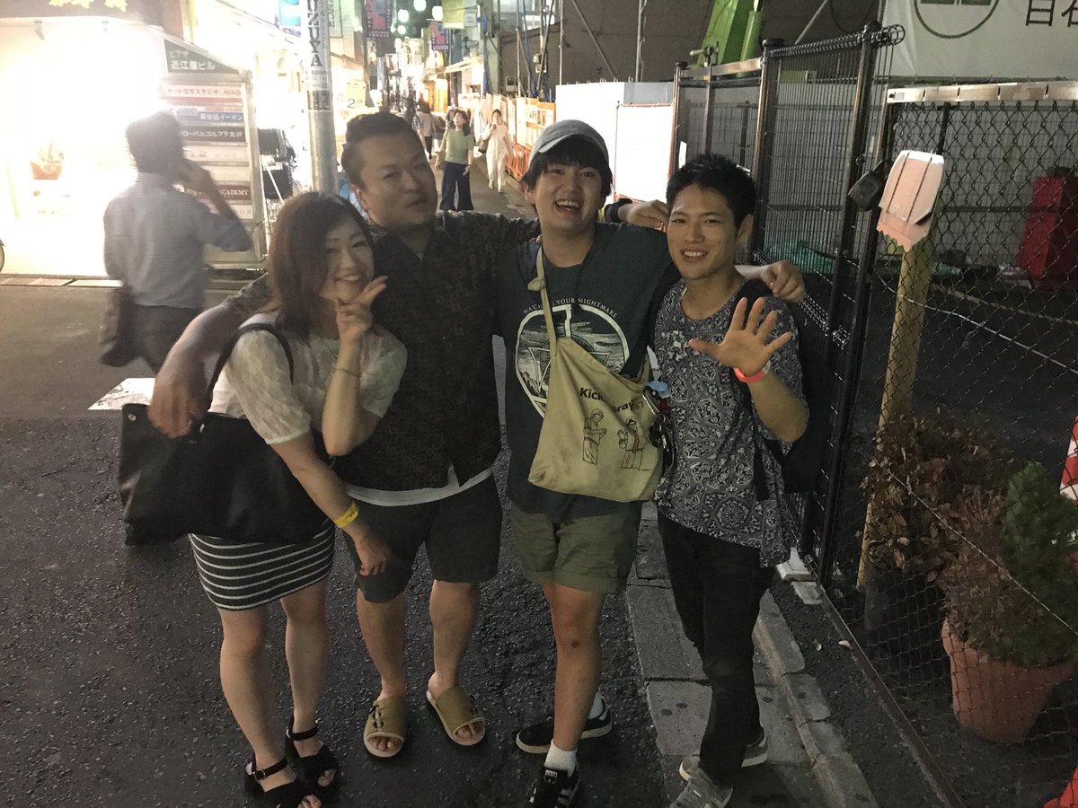 une_room's tweet photo. #メチャメチャ久しぶり #BackdateNovember #INFECTION #GooniesNeverSayDie #ex たまたまダンさんとみのりさんとよしけんさん会った！！！！！！！！！！！
嬉しい！！！！！！！！！！！ https://t.co/c2AZBaeagF