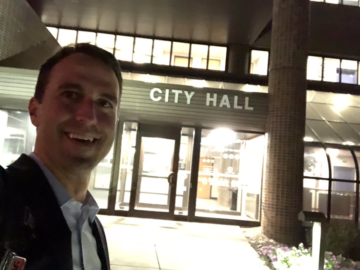 _ResourceX's tweet photo. #ICYMI Stunning night time #CityHallSelfie from @chrisfabianPBB in @lawrenceks! #TeamPBB https://t.co/GWUxT1jWvs