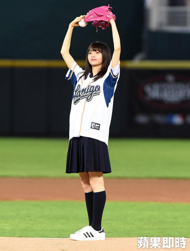 被神選中的美少女，齋藤飛鳥開球猿迷瘋狂.. #齋藤飛鳥 #乃木坂46