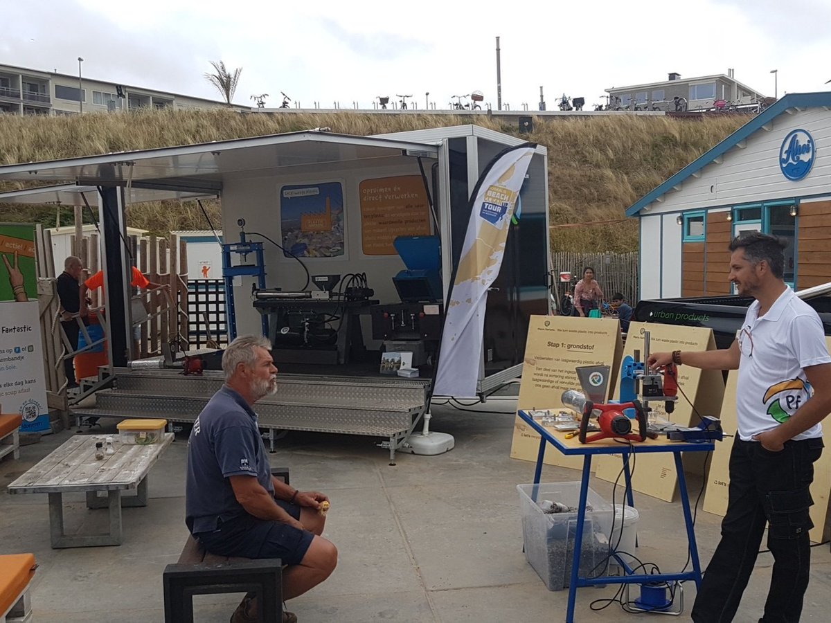 Vandaag zijn wij aanwezig tijdens de laatste dag van de #beachcleanuptour2018 op locatie laten zien wat je nog kunt doen met afval plastics.