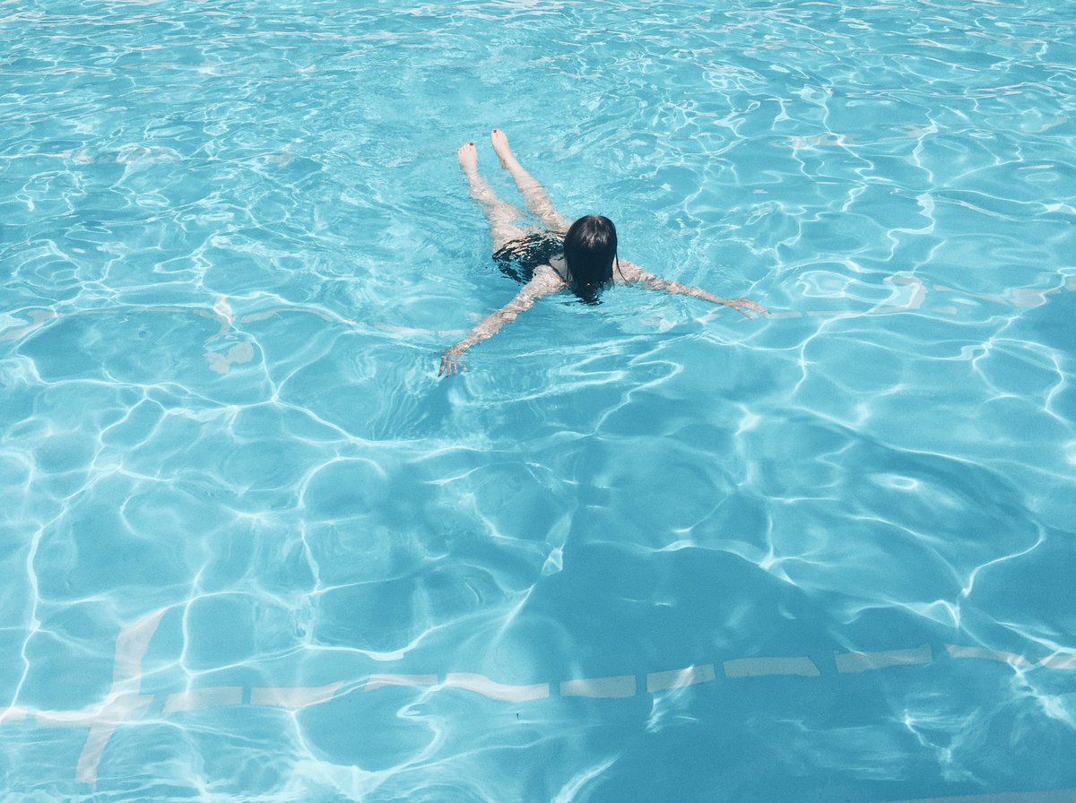 and_yucca's tweet photo. アイスクリームにプールに温泉
コンビニもない緑に囲まれた町で 夏してきた https://t.co/kY1HqN6AkH