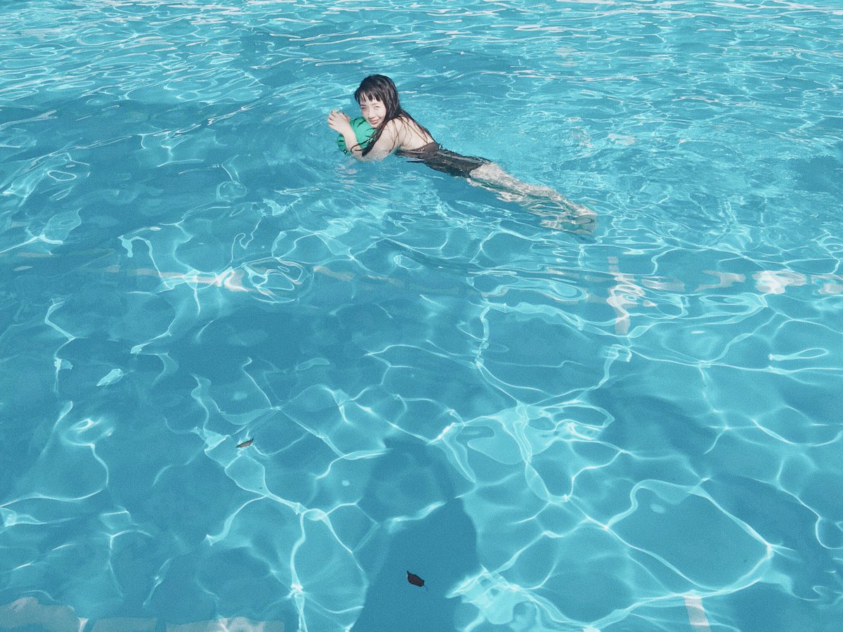 and_yucca's tweet photo. アイスクリームにプールに温泉
コンビニもない緑に囲まれた町で 夏してきた https://t.co/kY1HqN6AkH