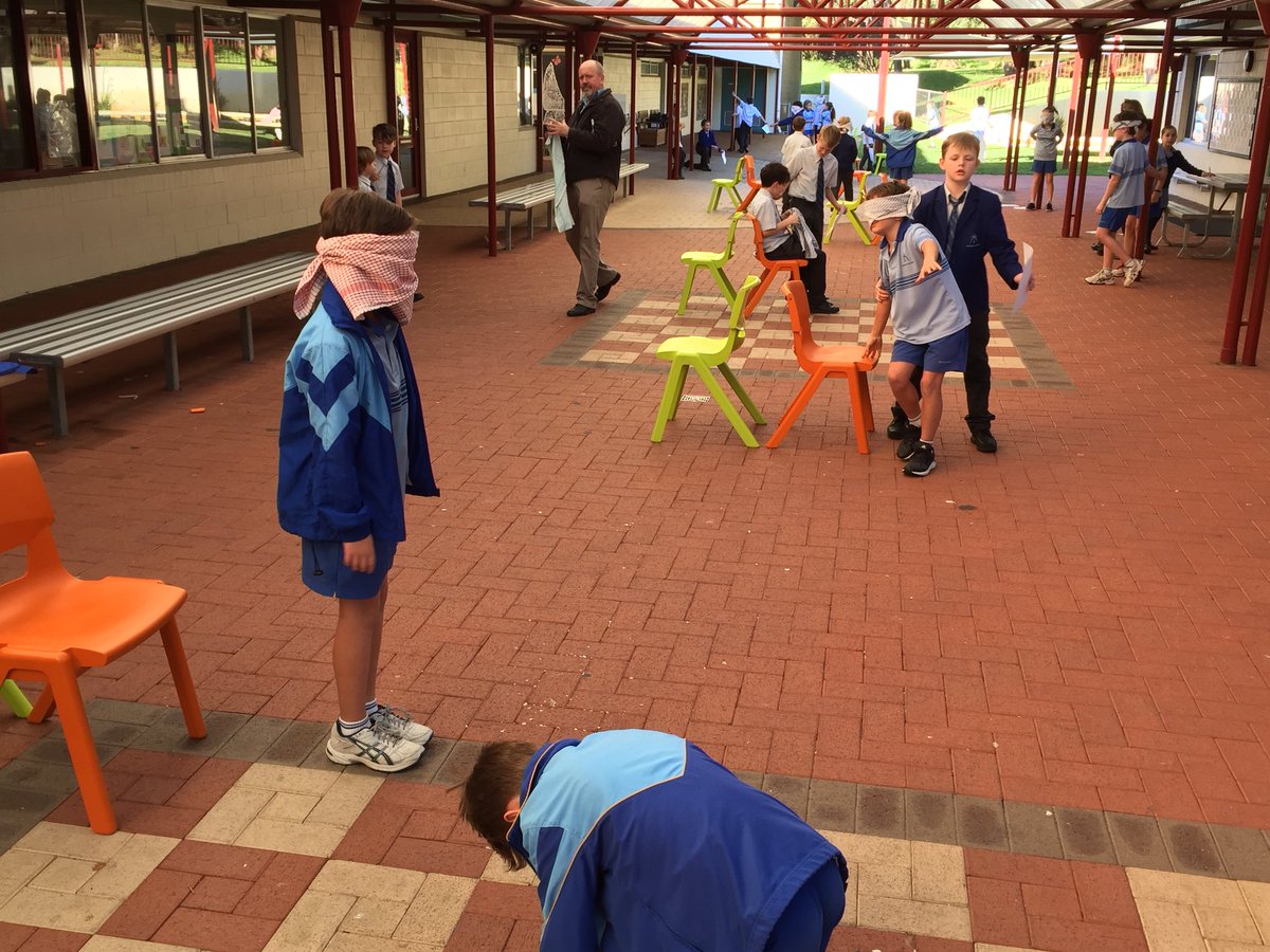 jane_short2's tweet photo. Coder Dojo- learning all about algorithms through barefoot coding. Year 3 &amp; 4s writing algorithms to create a code for their blindfolded partner. @NewmanCollegeWA #ShinethroughDiscovery https://t.co/Q8kdRZ8lcx