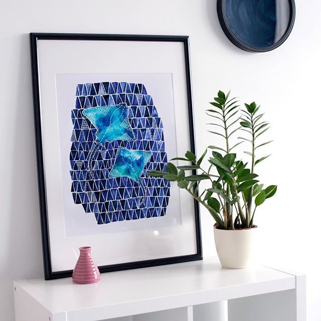 LDonovanDesign's tweet image. Manta Ray print 🌊 Available in our online shop now! 💙
.
.
.
.
.
.
.
.
.
#mantaray #ray #ocean #sealife #illustration #watercolour #blue #sea #design #marinelife #painting #artprint #print #designer #pattern #water #beautiful #oceanlove #love #interio… ift.tt/2nH8JcK