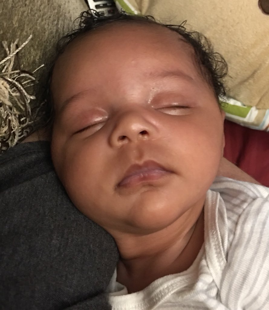 Serena's tweet photo. See, she starts making those “I’m about to wake up and rock your world” noises at 3:30. At 4:30 I pick her up, and we go to make a bottle. At 5:06 AM the dogs are fed, coffee in hand, bottle made and this baby is soundly asleep. 😂 #whyIdontsleep #momlifeisweird #coveredinkisses https://t.co/MAngpVe2Gr