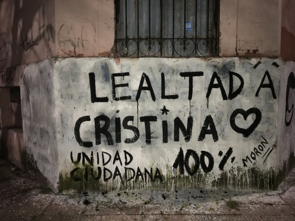 MoniMacha's tweet photo. Quieren encerrar a la principal líder opositora porque responden a un plan regional que es el Plan Cóndor judicial. Pero la historia y el Pueblo siempre ponen las cosas en su lugar. #FuerzaCristina https://t.co/2yImhJVVGj
