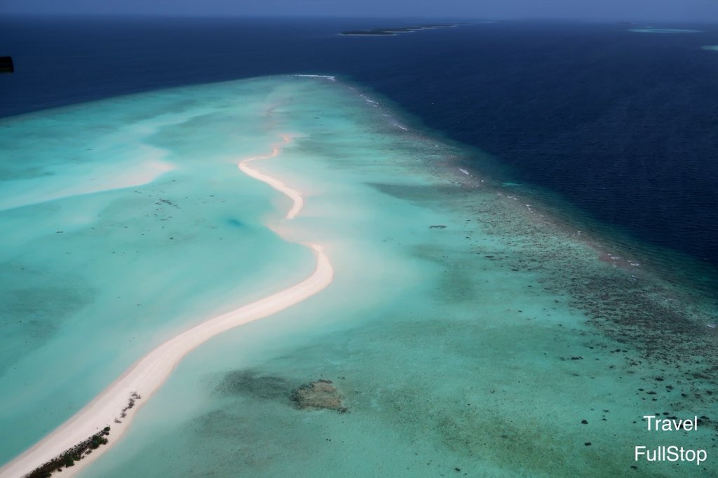 😳😍 A sandbank in the middle of the ocean 🌊 
#travel #maldives #travelfullstop #island #islandlife #sand