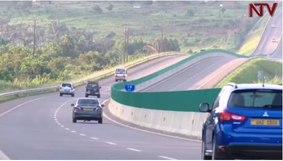 ntvuganda's tweet photo. Uganda National Roads Authority reveals that already, a fence about 300m long has been stolen from the newly-commissioned Kampala-Entebbe Expressway. #NTVNews 

https://t.co/xkkfmscLqz https://t.co/fM4LsEc6RO