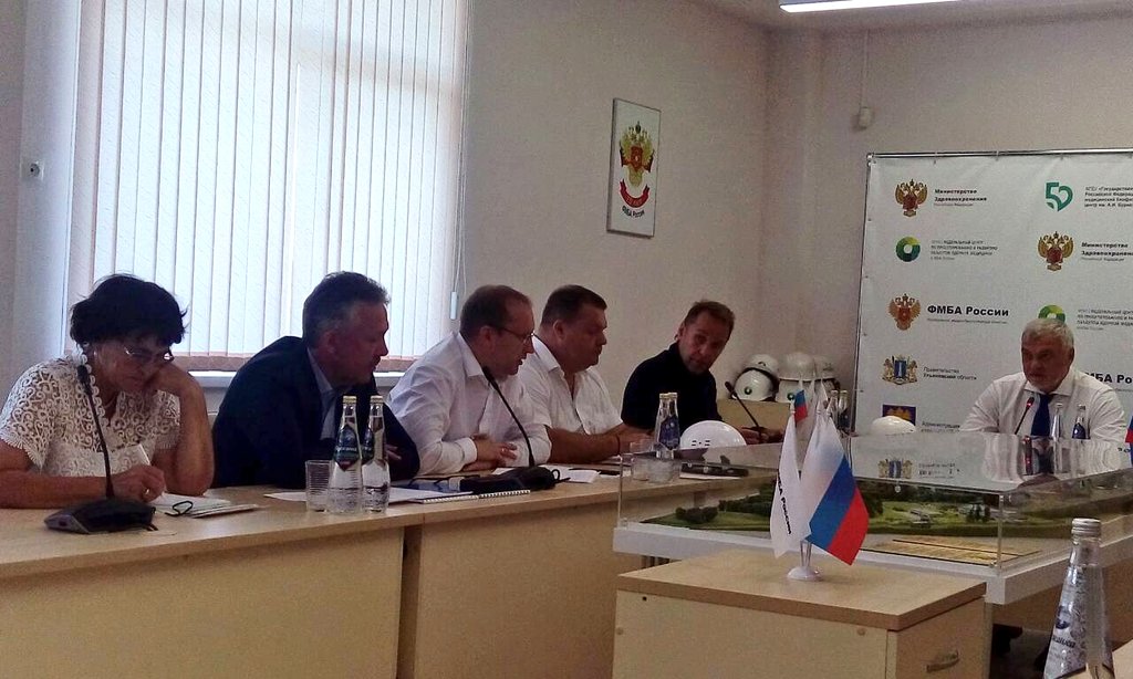 Сегодня в Димитровграде прошла встреча с главой ФМБА Владимиром Уйбой. Обсудили текущие вопросы, в т.ч. о жилье для медиков центра
