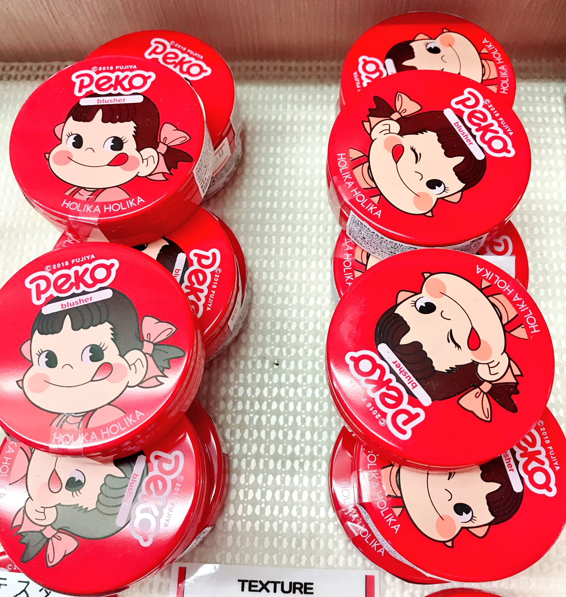 韓美粧 Hanbishou Holikaholika Peko コラボ商品入荷しました 2パターン各2色のクッションファンデ ブラッシャー2色 フェイスマスク3種 ペコちゃんのほっぺのパフ Peko Holikaholika 期間限定 鶴橋 韓国コスメ コリア