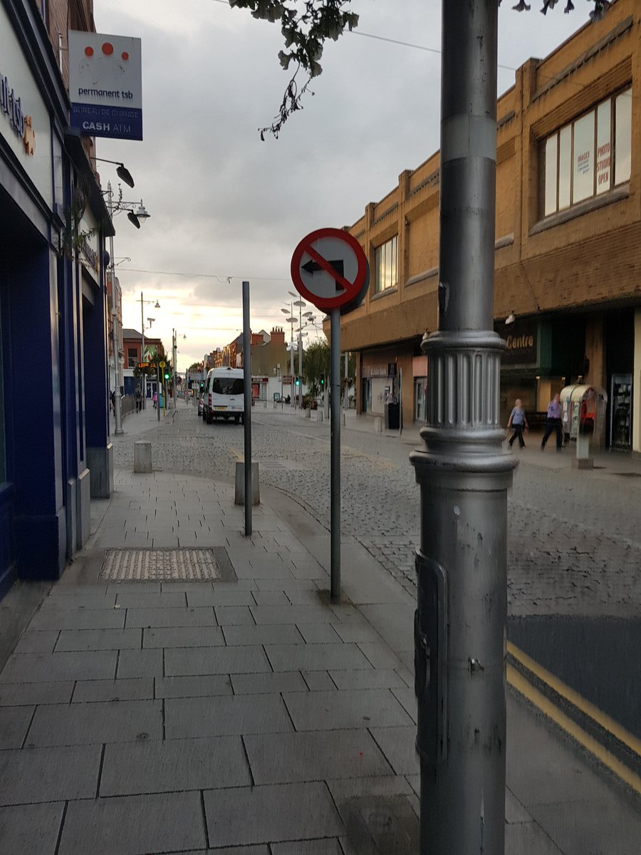 DLR_unnecessary's tweet photo. An inexplicably pointless pole on Upper George's Street, #DúnLaoghaire's main street. Can @dlrcc rationalise this? And could the "No right turn" sign not have been put on the existing lamp post? https://t.co/5Kjqb3LNl1