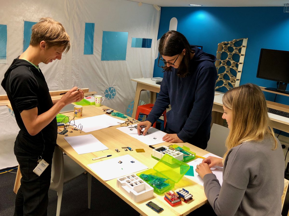 fablab_wgtn's tweet photo. We're prepping for our next pop up lab. π¬Come and find us on Friday from noon till one on level D Te Ara Hihiko! We'll have fun activities, good things to look at and great opening conversational gambits. ππ΅π½π£ #fablabwgtn #fablabnetwork #coca3 #coca4 @cocamassey https://t.co/adDuv1KTSm