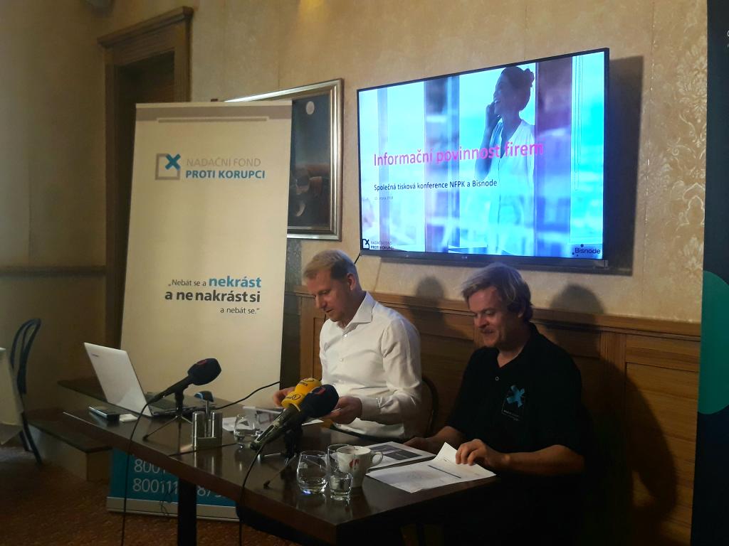Protikorupci's tweet photo. V těchto chvílích vypukla naše společná tisková konference s @Bisnode_CZ, kde se dozvíte koho chrání stát. #protikorupci https://t.co/AlAsODUYfJ