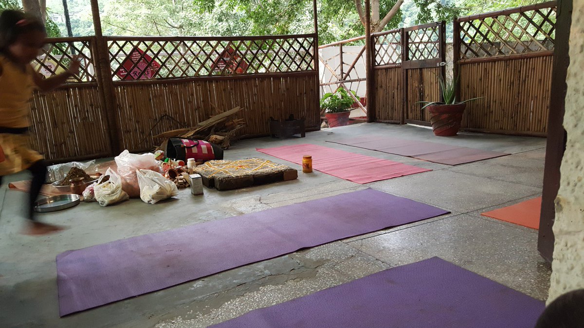 BrahamYogaa's tweet photo. @BrahamYogaa Yoga, Ayurveda &amp; Nature Cure Center https://t.co/AXMX1RwLug https://t.co/MNUqcgNnm7