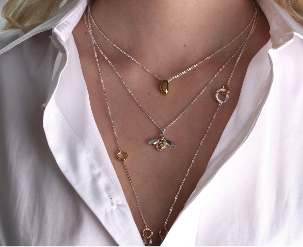 Hemstocks's tweet photo. Bee Happy! Made to layer 😍
#kitheath #silver #jewellery #newcollection #lifestyle #inspiration #layerjewellery https://t.co/j9yREeFIqp