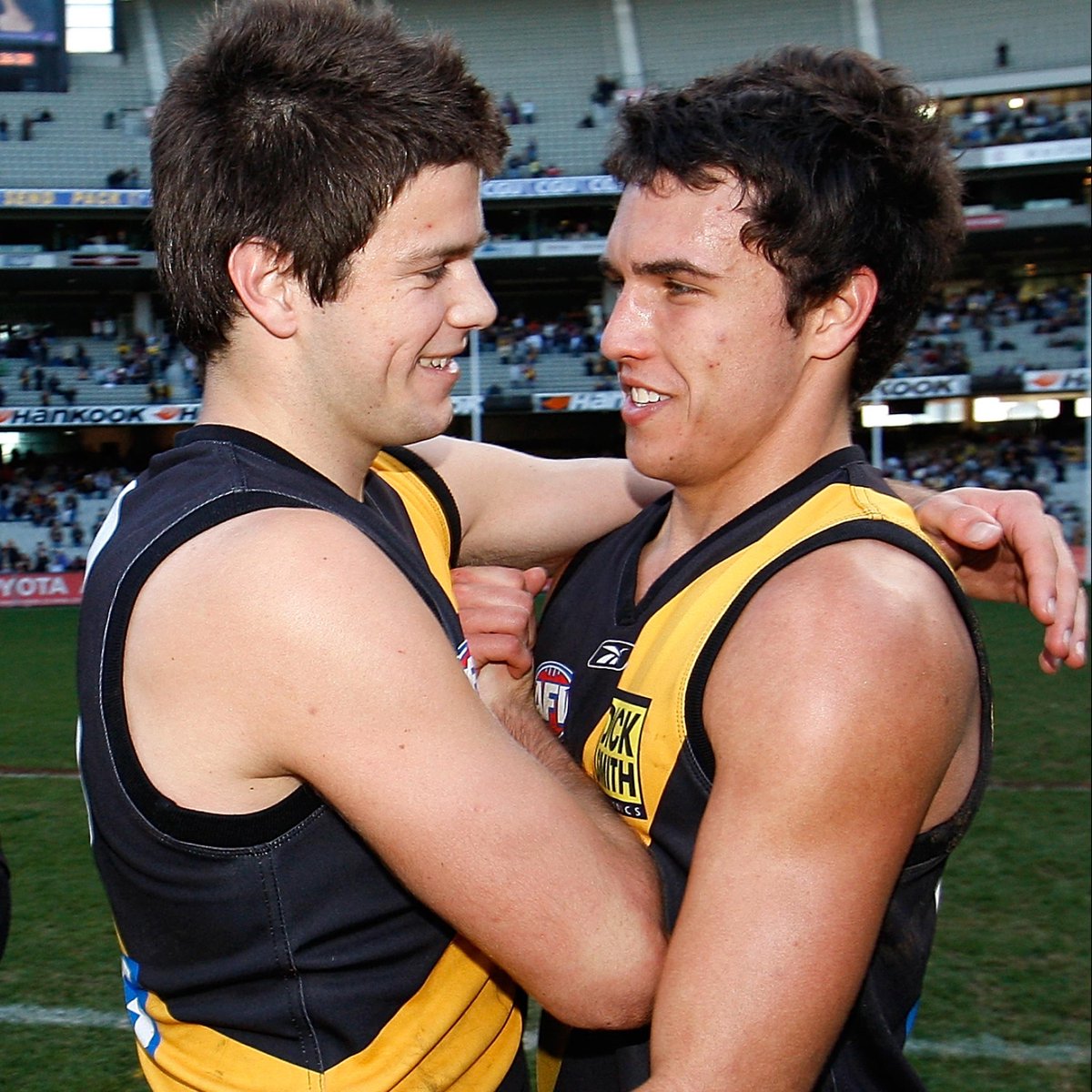 Richmond_FC's tweet photo. Four more years 💛 @tcotchin9 https://t.co/ILefuhq8iB