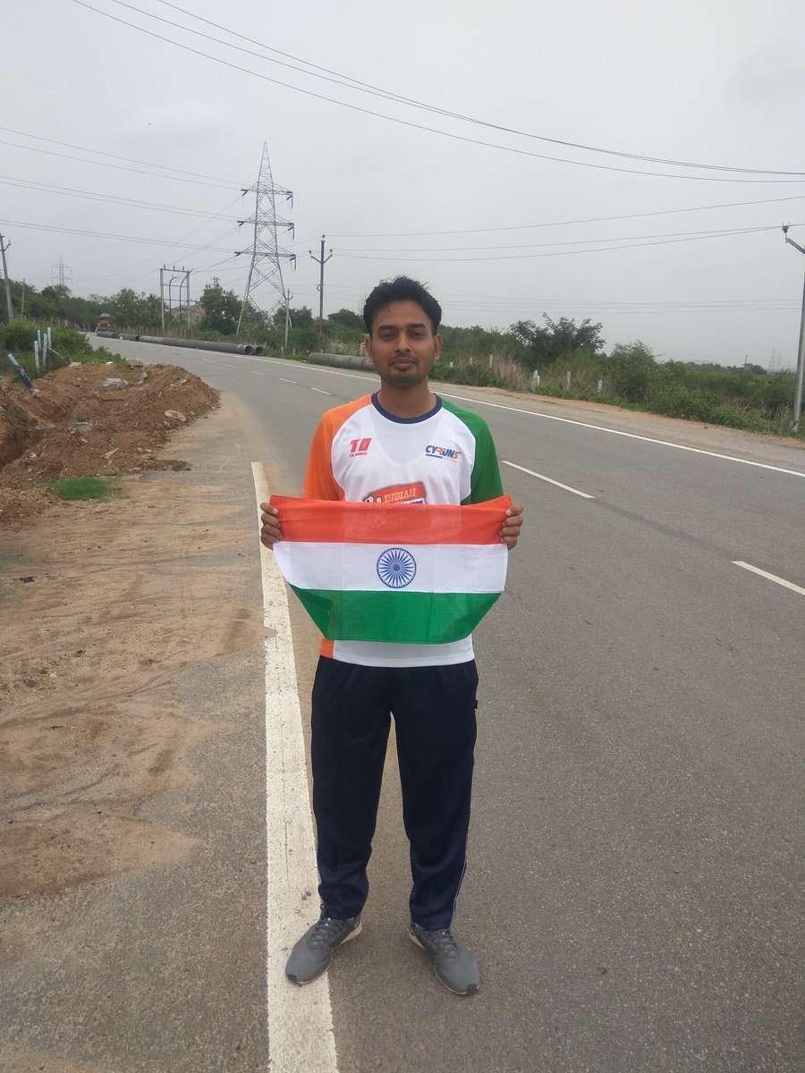 Soyab14Ansari's tweet photo. Dedicating this run to all those freedom fighters and brave soldiers who were martyred for our country.
#Happy_Independence_Day
#INDIARUNNINGDAY #RUN2FEED #CYRUNS #CYRUNSSPORTS #COACHRAHUL https://t.co/iaJeSBng0Q