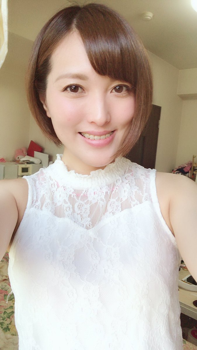 ショートボブ女子