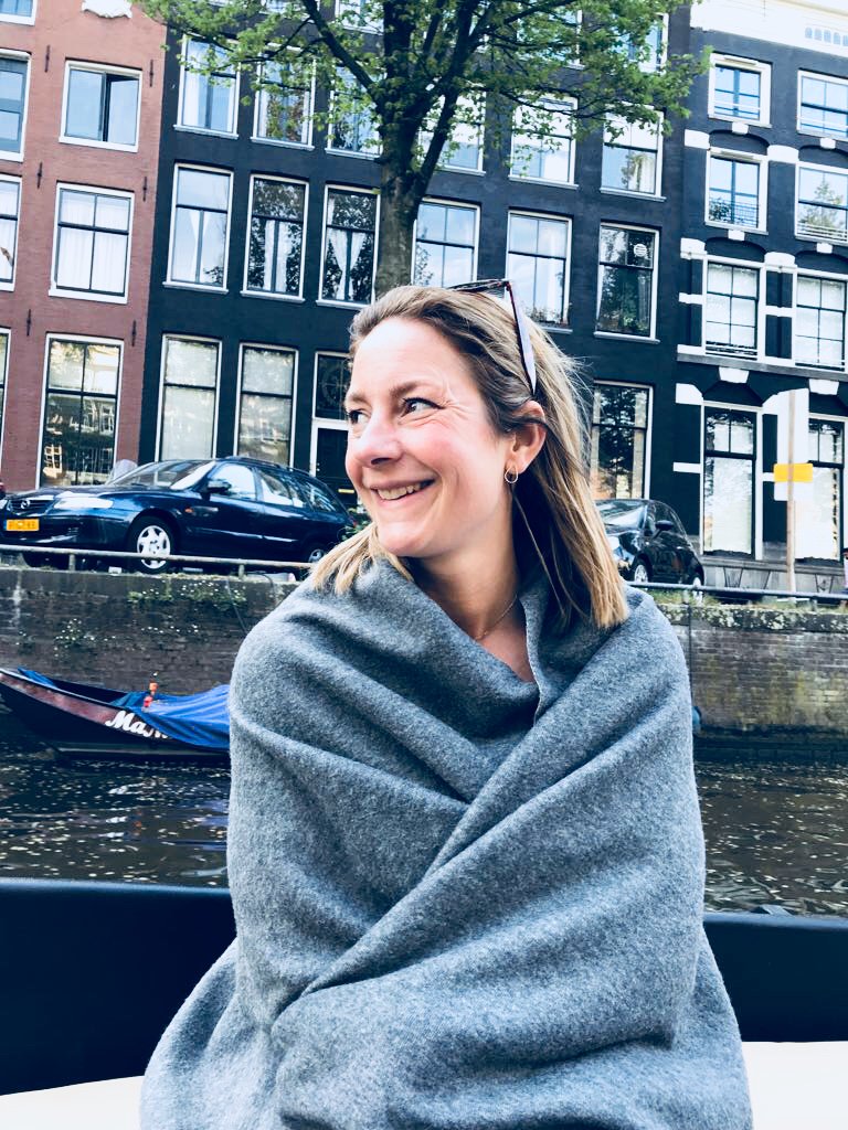 Ik ben Anne Parren en ik ga donderdag mijn allereerste pitch geven bij OBBE. 
Ik vind het ontzettend spannend en krijg het al warm bij de gedachte dat ik donderdag voor jullie neus sta. 
‘Wat als ik iets stom zeg?’ ‘ Wat als jullie het niet interessant vinden?’ 
Herken je dat?