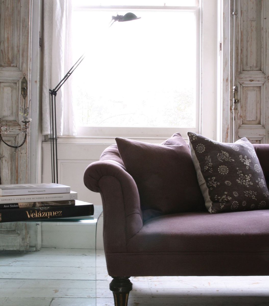 kateformanstore's tweet image. We’re selling our showroom sofa to make room for another 🙌🏼 

It’s an early 19th century, aubergine buttoned sofa. Head to our website for more details: buff.ly/2MMQnC3

Contact to discuss purchase and delivery.

#sofaforsale #kateforman #forsale #sofa