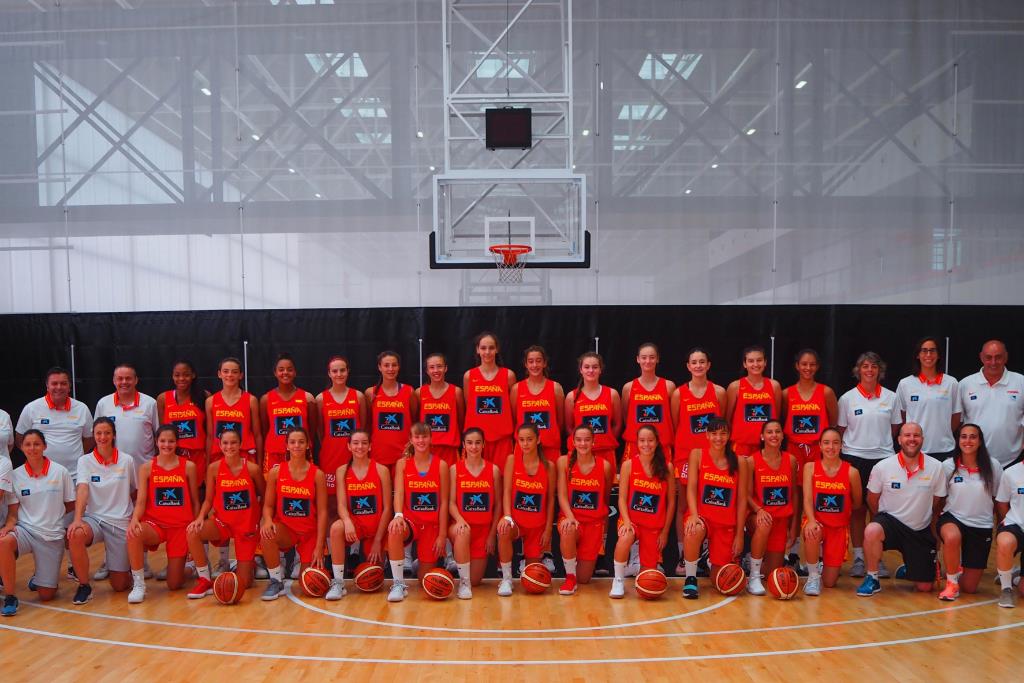 ZRSummerLeague's tweet photo. Semana de concentraciones de selecciones nacionales 🙌🏀

➡️ Kiril Popov, Kiril Petujov y Timofey Rudovsky se encuentran concentrados con la selección rusa #U14. 
➡️ Carmen Rigo y Marina Hernández se concentran en Valencia con la selección española #U14F. https://t.co/tZooPcsAb6