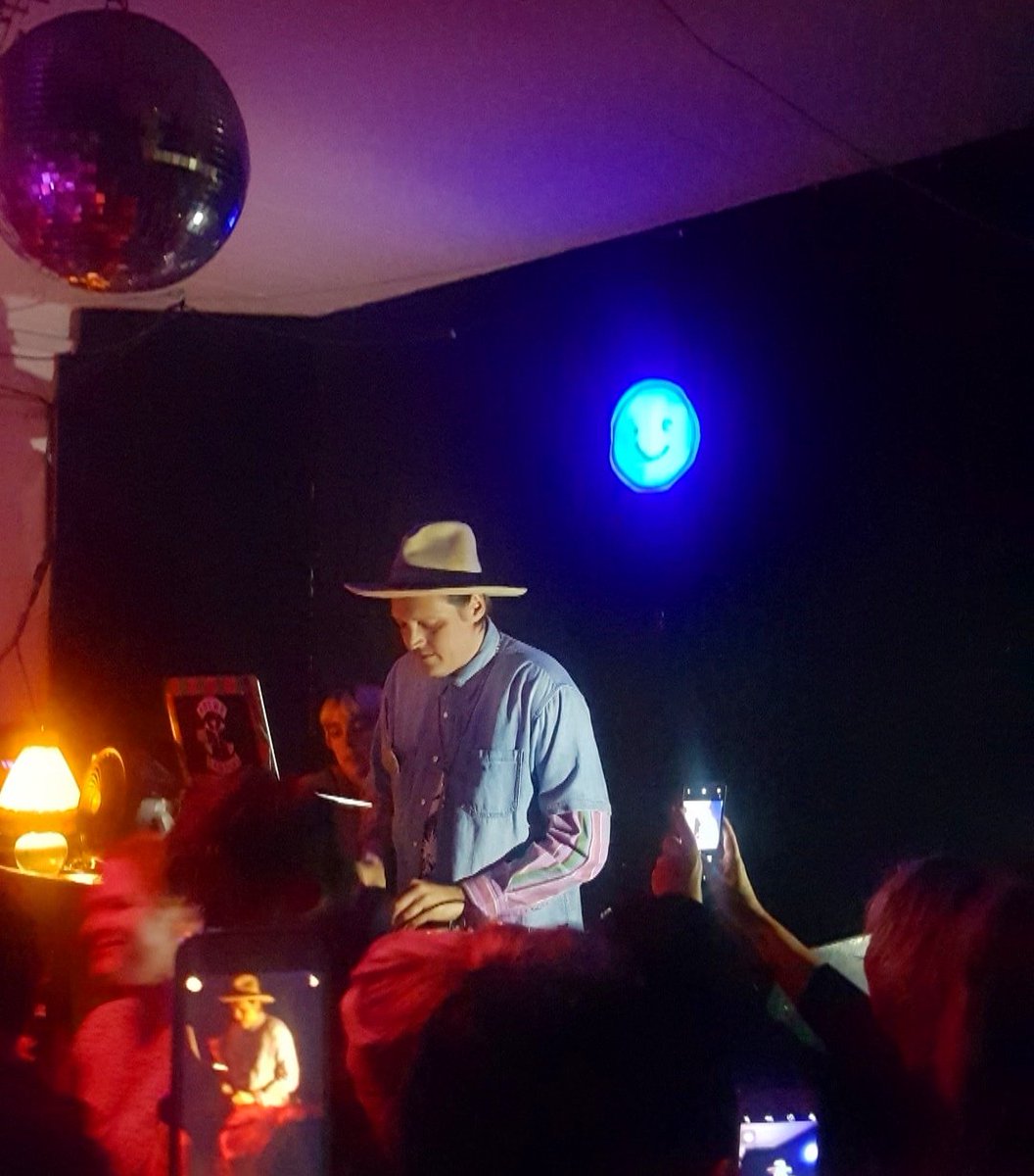 shinshan55's tweet photo. Thanks @DJWindows98 for the music last night at #shamelesslimitless. You never disappoint. @StuartBogie that was some fine cowbelling! #arcadefire #winbutler #stuartbogie #needsmorecowbell https://t.co/L0eopP2JUe