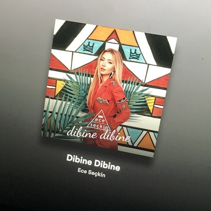 YoutubeTurk's tweet photo. Danla Bilic yarın piyasaya çıkacak olan @EceSeckinCom un #DibineDibine şarkısını canlı söyleceğini açıkladı. 🎤
@danlabilic
#danlabilic #eceseckin #youtube #yenisarki #album #music #video #trends #youtuber #singer #dudes #bff @YoutubeTurk https://t.co/1IS3EKaWjC