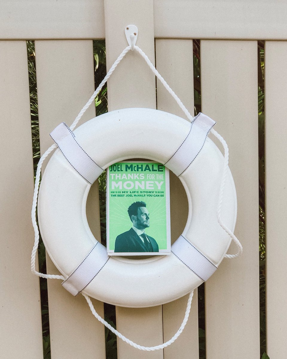 tediously_brief's tweet image. new #bookstagram post is live over on instagram.com/p/Bmfca8eFDuE/ — let’s chat hybrid memoir + humor books! 

one of my faves is @joelmchale’s THANKS FOR THE MONEY from @PutnamBooks 

📚 @travlingbknerds 📚