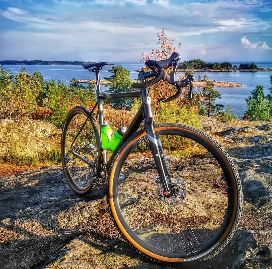 ROSEBikesES's tweet photo. Aprovechando el miércoles festivo con la Rose PRO CROSS 🚴🏽‍♂️🌬️🌬️, una #bici multifunción con la que disfrutar de la gravilla, el barro o el asfalto 🙆🏽‍♂️🔥😎! Configúratela en nuestra web ➡️ https://t.co/cOPvTZBFWn #tiendaonline #ciclismo #RoseBikesEspaña https://t.co/HMAFWpakWJ