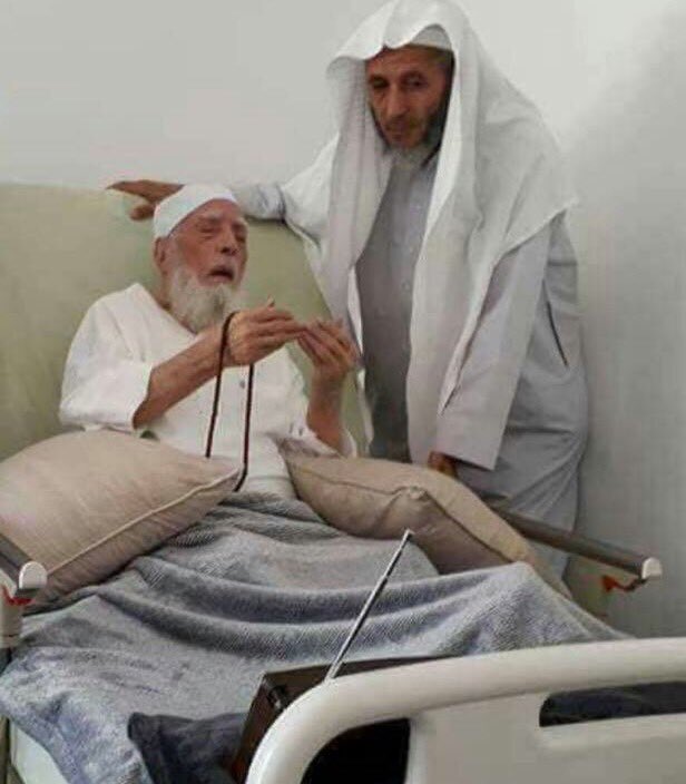SHROUTH's tweet photo. #أبو_بكر_الجزائري Abou Bakr El Djazairi, précurseurSalafia en #Algerie, parrain ex-FIS en Arb Saoudite,imam de Abassai Madani a Tolga, mentor de Ferkous, est mort paisiblement sur un lit d’hôpital après avoir envoyé des milliers d’Algeriens comme chair à canon en #Afghanistan.. https://t.co/xOkJf9G7mq