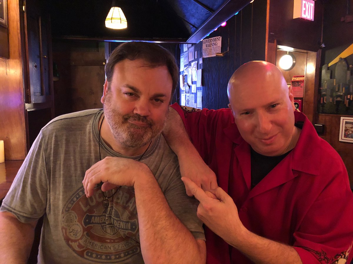 TheDancinLarry's tweet photo. Hangin’ with one of the coolest and funniest dudes in the world!!!!! ⁦@RoachComic⁩ ⁦@comicstriplive⁩ #chrisroach #funny #nyc https://t.co/bSu1b3Vadj