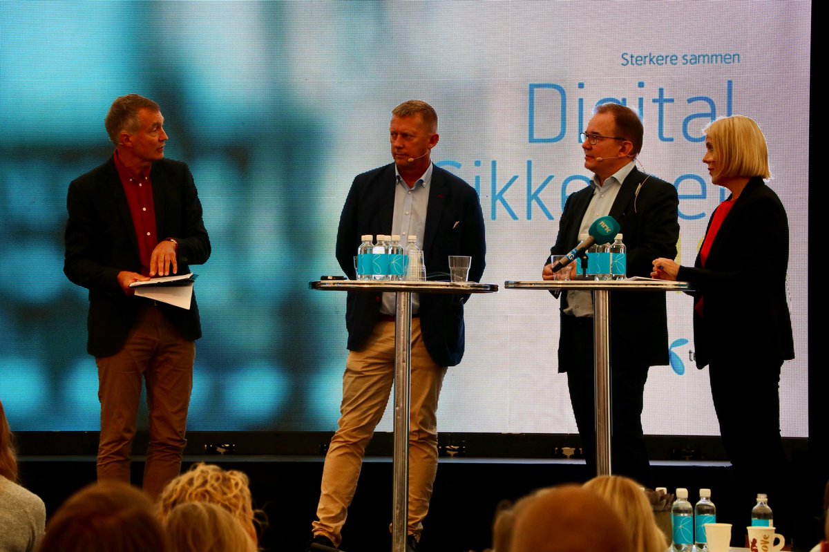 trondareutle's tweet photo. E-sjefer på scenen (PST/Säpo/PET/Supo), #DigitaleTrusler diskuteres. #digitalisering #sikkerhet Også et viktig perspektiv når vi diskuterer #digidevNOR i @KirkensNodhjelp og andre #NGO’er https://t.co/61KxNhz6Ve