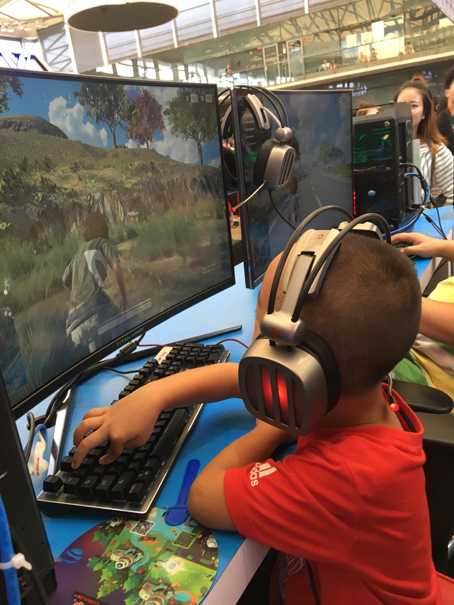 vofwar's tweet photo. #VofWarFun You would never know who your opponent is.๐๐ #ChinaJoyMoment
#CrossPlatform #VofWar #VRBattleRoyale #VR #PC #Videogame #Steam #Esports #Pic #Gamer #like4like #love https://t.co/i3cPrcHgNp