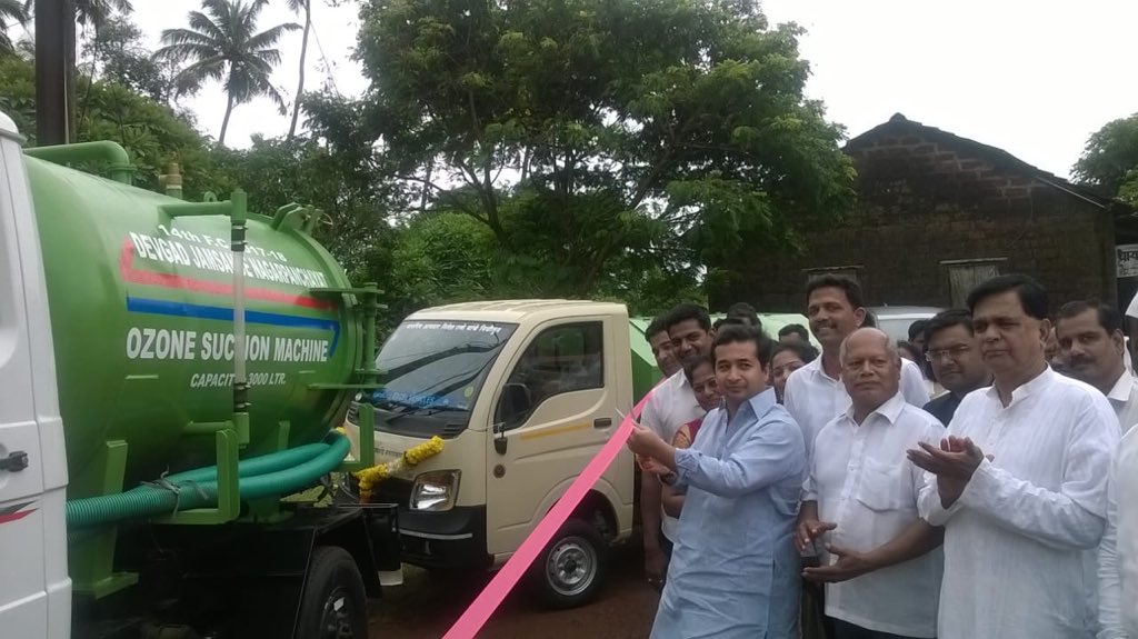 NiteshNRane's tweet photo. *वचनपूर्ती*

*देवगड-जामसंडे नगरपंचायत घंटागाडी व सक्शन व्हॅनचे लोकार्पण*

*देऊ शब्द तो पूर्ण करू!* https://t.co/iMsqgr3DBw