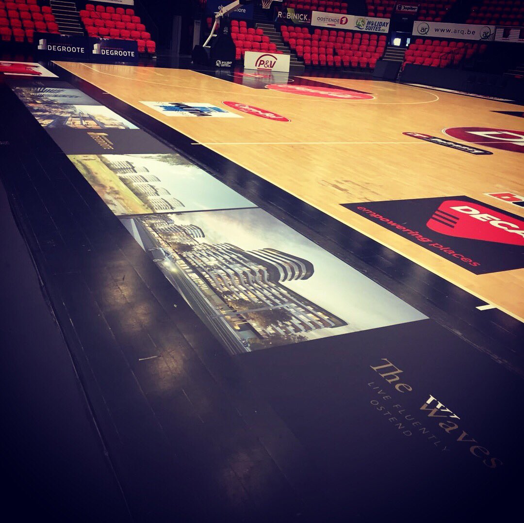 publifdm's tweet photo. #vloersticker #floordecal #vastgoed #vastgoedgroepdegroote #immo #makelaar #realestate #basketball #bcoostende #oostende #sticker #antisliplaminaat #print #signmaker #publifdm #reclameonline #sibon #bigprinting #largeprintingforbigthinking https://t.co/HEPyssCMOO
