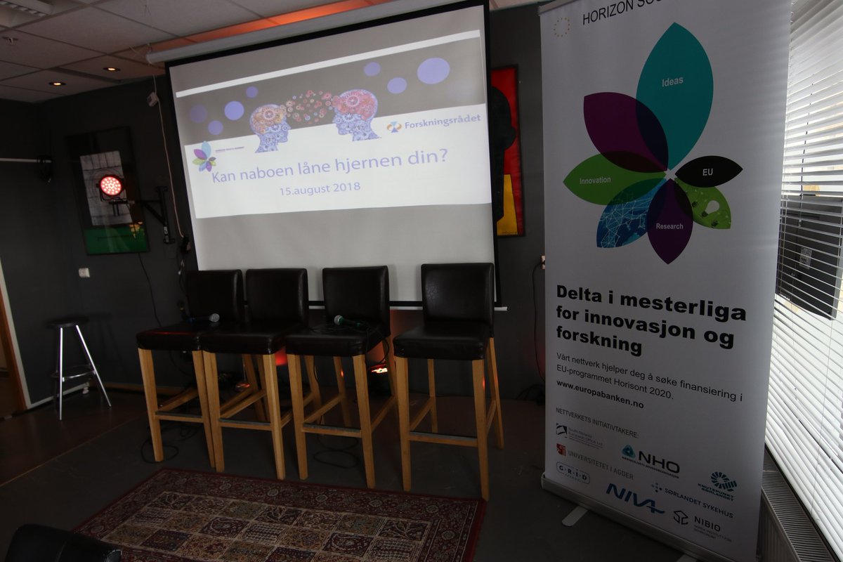 NORCEresearch's tweet photo. Scenen er klar for "Kan naboen låne hjernen din? Om citizen science med blant annet @jarottingen i @forskningsradet og plastforsker @MarteHaave på @ArendalsUka. Haave skal snakke om frivilliges registreringer av #plastforsøpling langs kysten. #arendalsuka2018 #forskning #plast https://t.co/9P5KR1Tfzq
