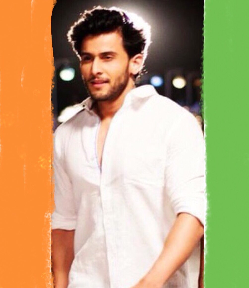 For me Freedom means to be able to express myself infront of my audience.What Freedom means to you? #independenceday #proudindian #freedom #azadi #india 🇮🇳