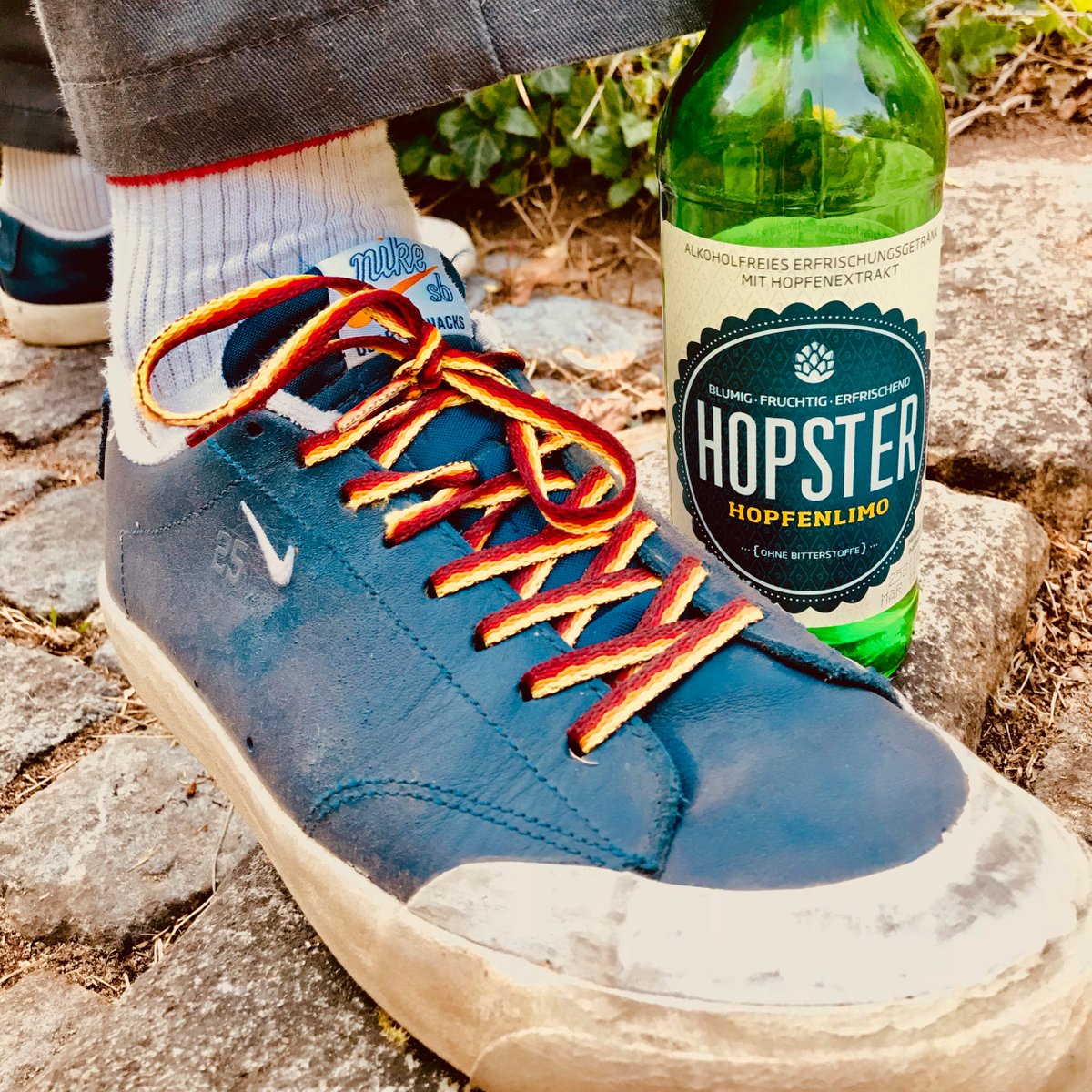hopfenlimo's tweet photo. Heute mal aus der Ameisenperspektive!!
#hopfenlimo #hopfenlimonade #perspektivenwechsel #likeanant #stylo #berlin #teenager #aufgroßemfuß #hopheaven #beverage #bestlimo #nobeer #hoptonic #hopfen #alkoholfrei #hopster #original #bayern #vegan #nichtsosuess #erfrischend #limonade https://t.co/3vdYackKkl